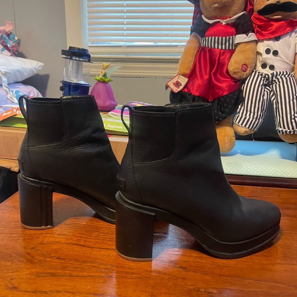 Sorel Black Heeled Ankle Boots